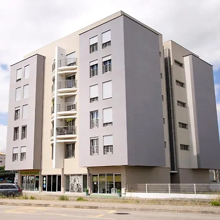Turmhaus Mit Freier Garage Aveiro
