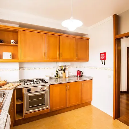 Turmhaus Mit Freier Garage Apartment